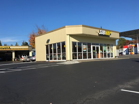 Retail For Lease: 10729 SE 82nd Ave, Happy Valley, OR 97086